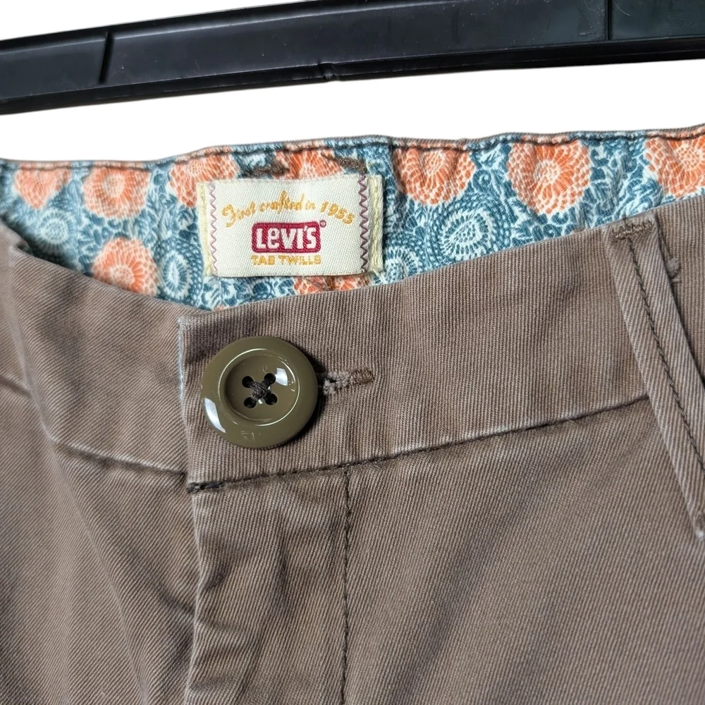 Levi's Womens Size 12 Brown Shorts Cotton Flat Front Pockets Belt Hoops Like New